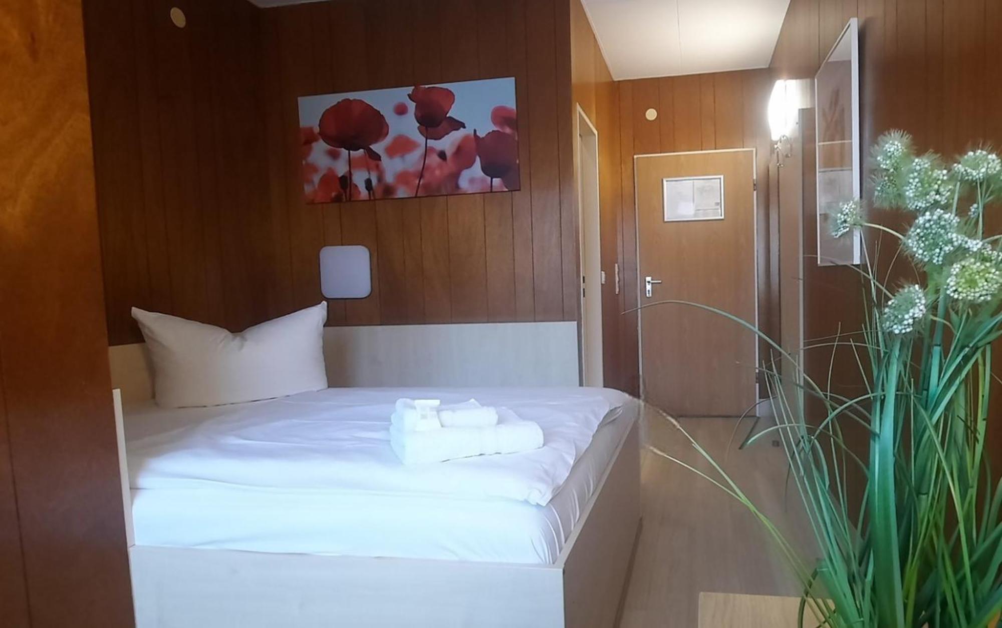 Central-Hotel Tegel Berlin Exterior photo