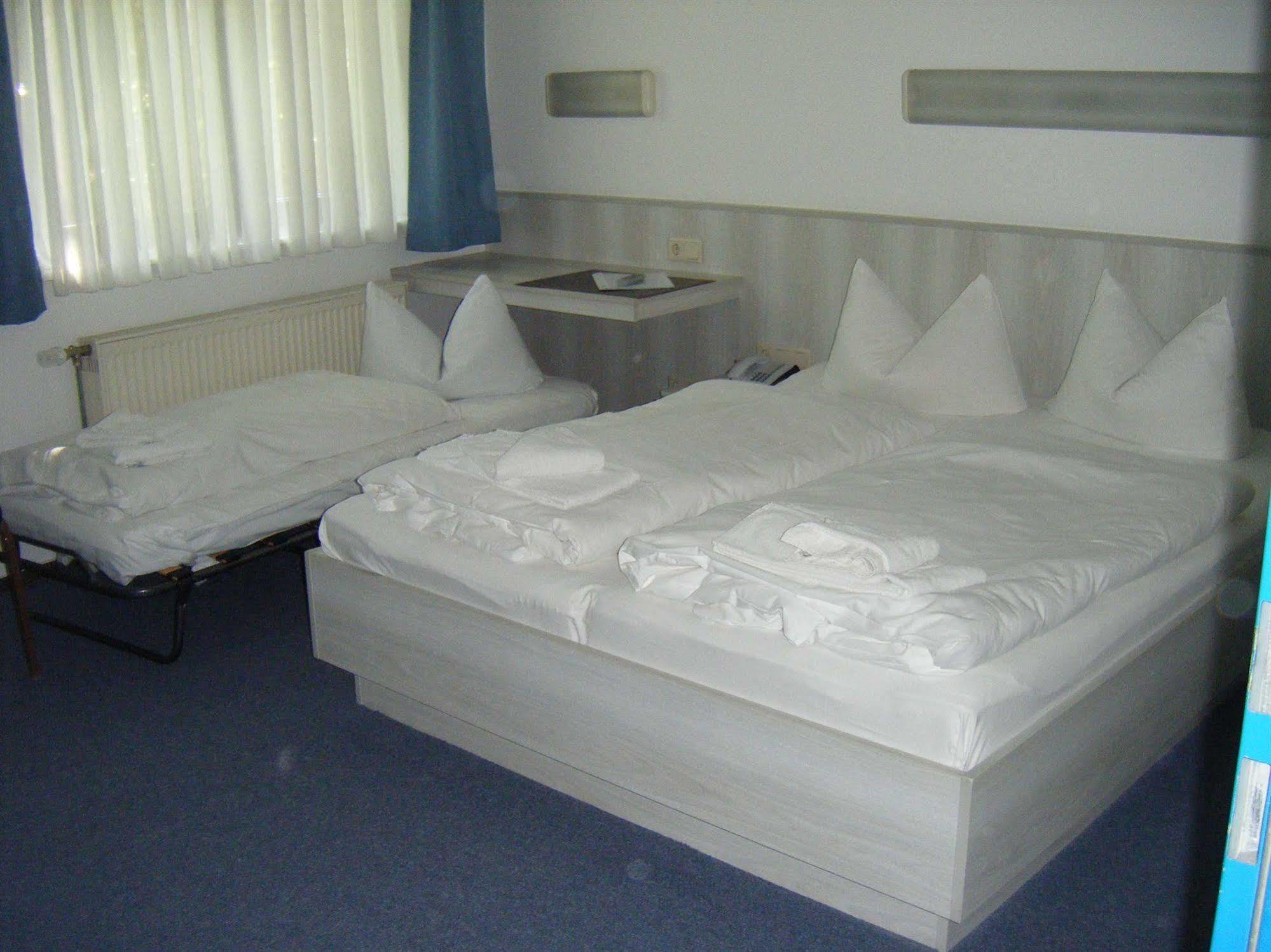 Central-Hotel Tegel Berlin Exterior photo