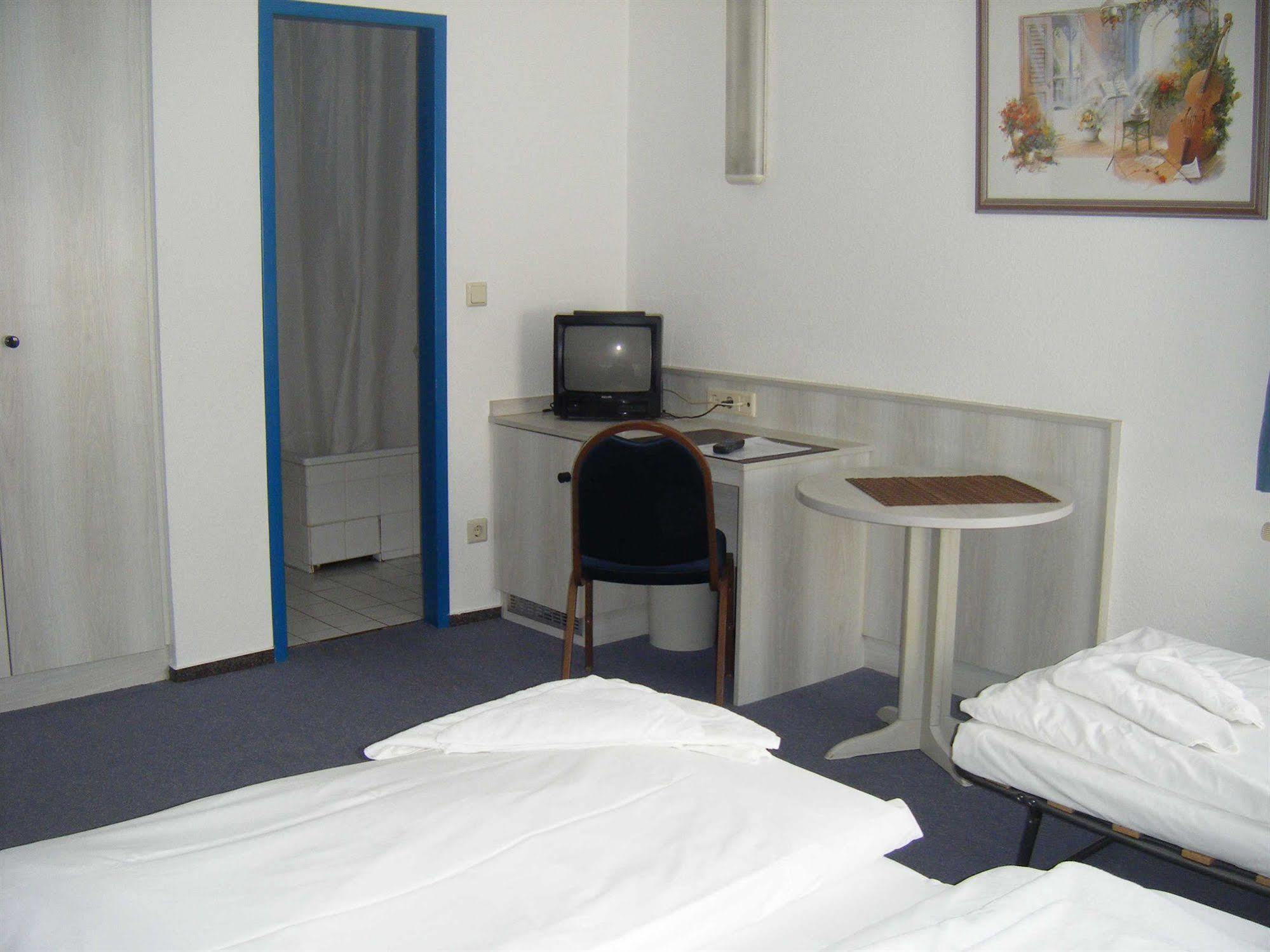 Central-Hotel Tegel Berlin Exterior photo