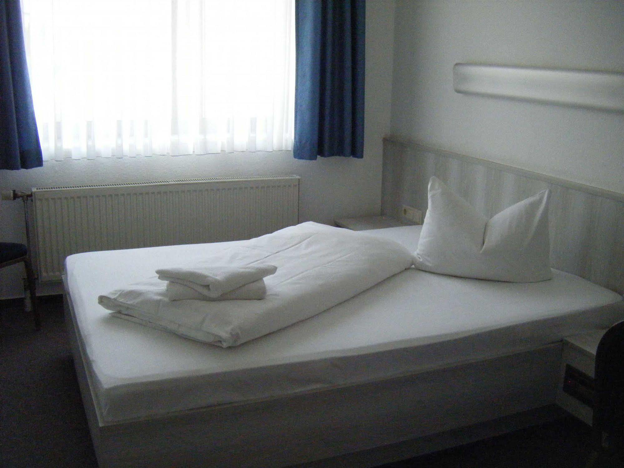 Central-Hotel Tegel Berlin Exterior photo