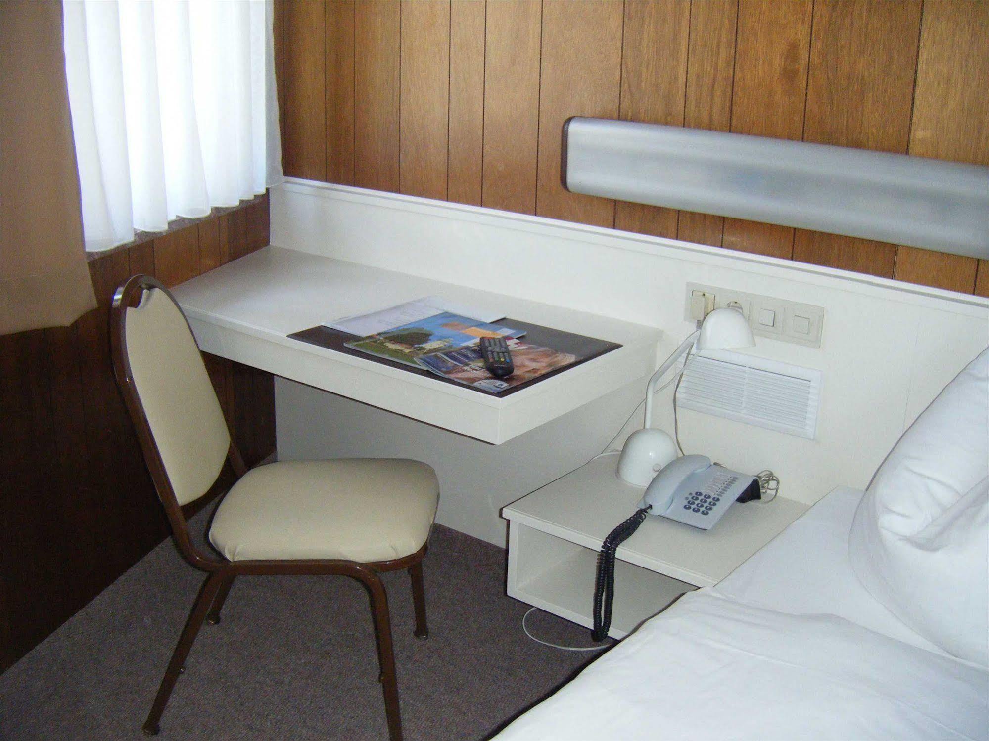 Central-Hotel Tegel Berlin Exterior photo