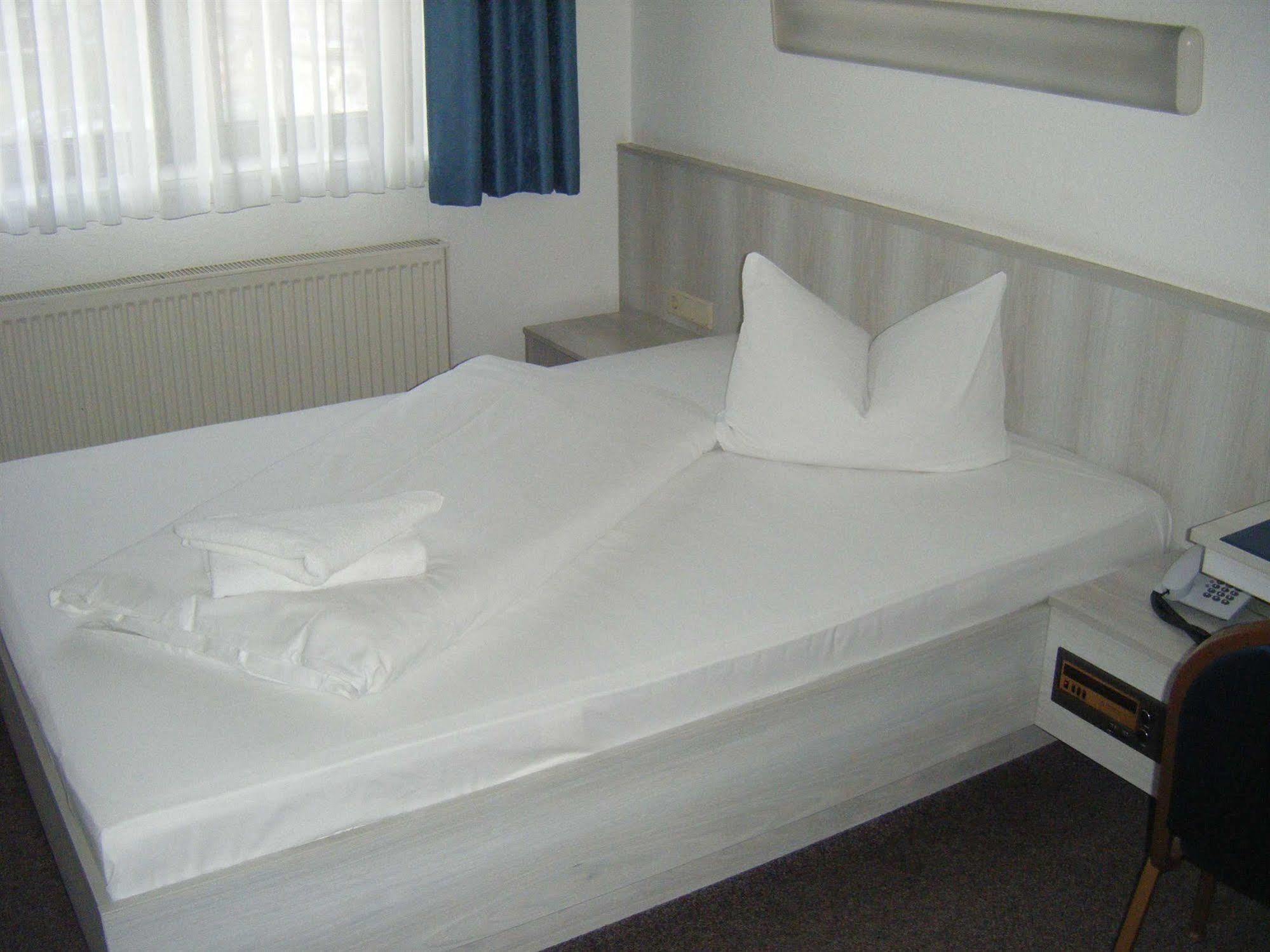 Central-Hotel Tegel Berlin Exterior photo